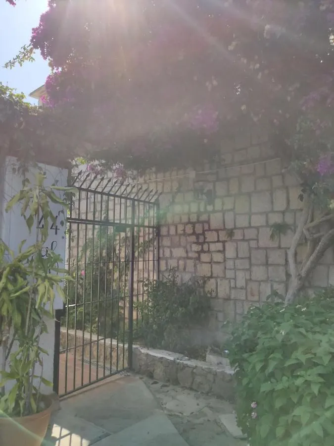 Bungalow Torre De La Roca 토레몰리노스 아파트