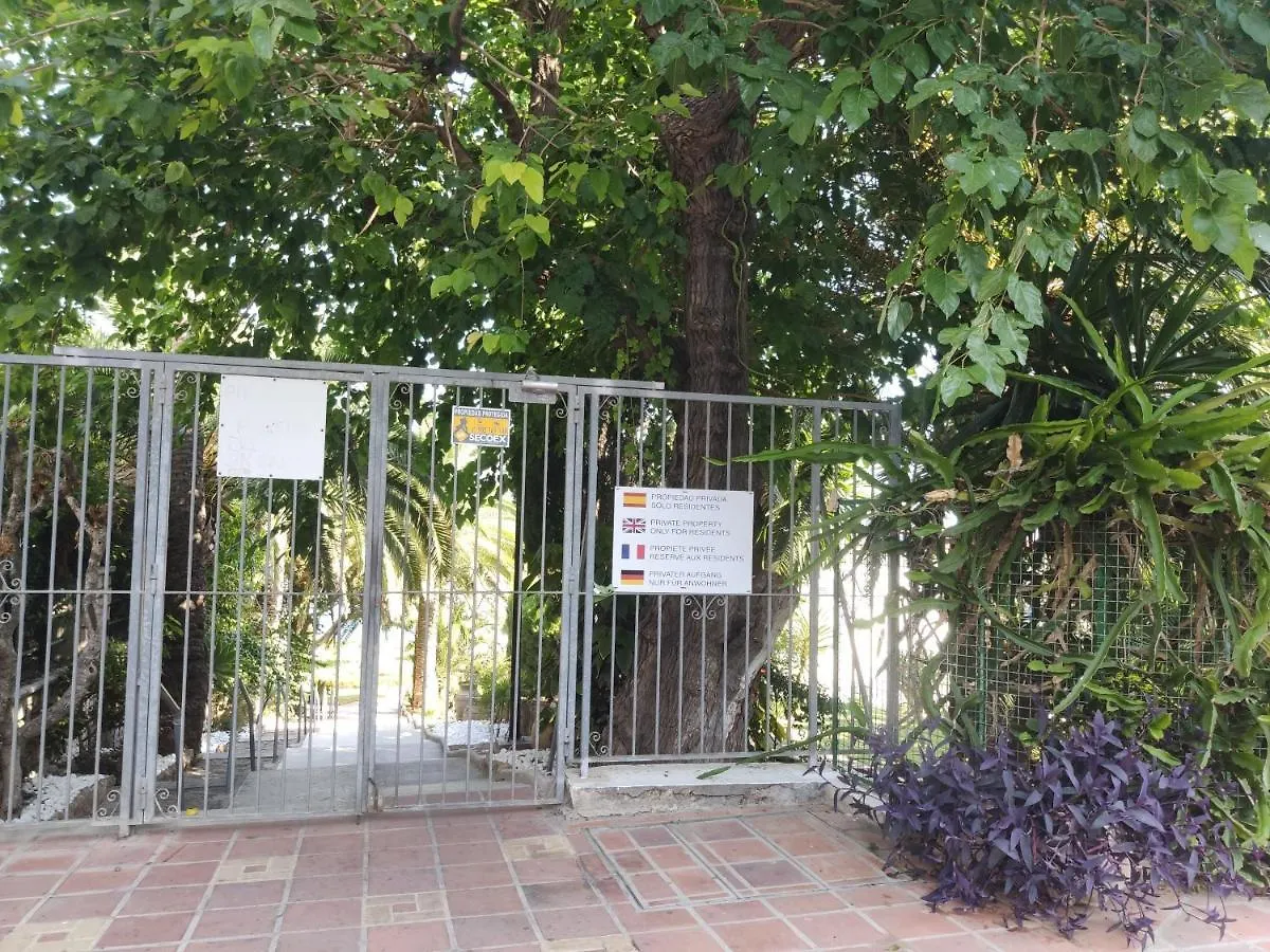 Bungalow Torre De La Roca 토레몰리노스